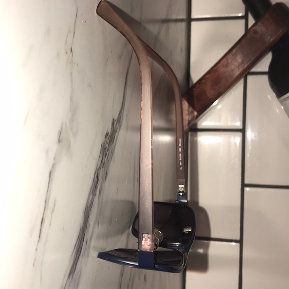 Guess Sunglasses - Picture 2 of 4